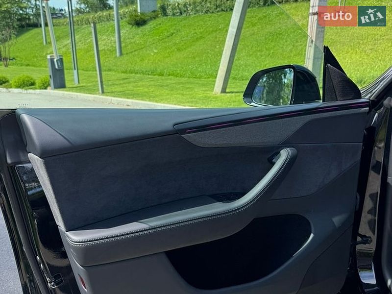Позашляховик / Кросовер Tesla Model Y 2025 в Києві