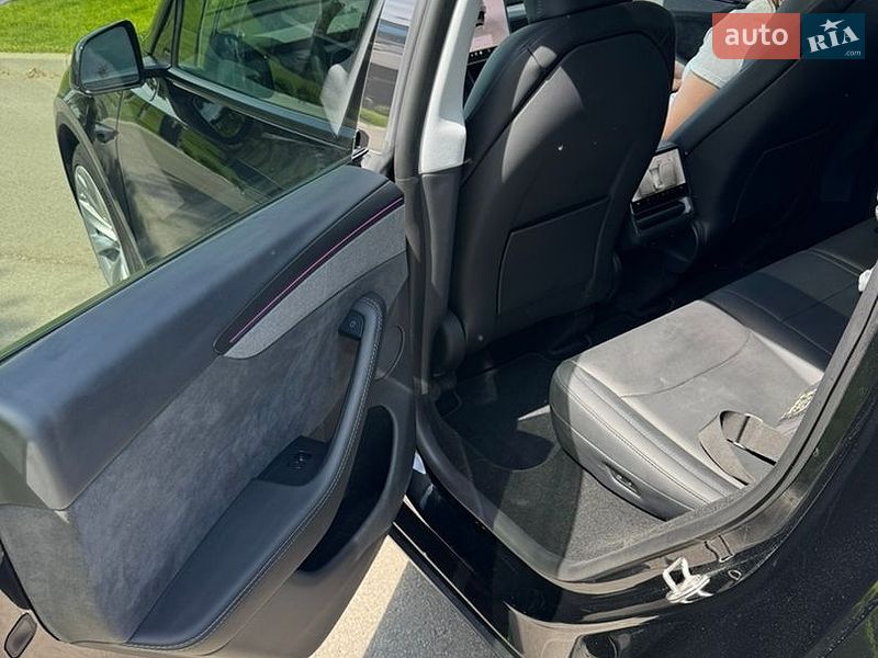 Позашляховик / Кросовер Tesla Model Y 2025 в Києві