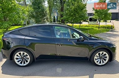 Позашляховик / Кросовер Tesla Model Y 2025 в Києві