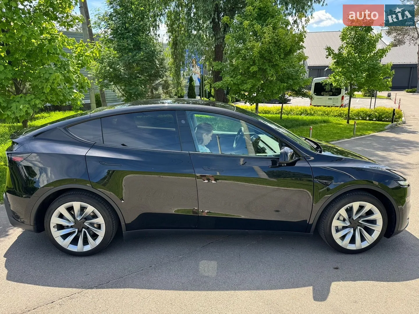 2025 Tesla Model Y - мініатюра 6