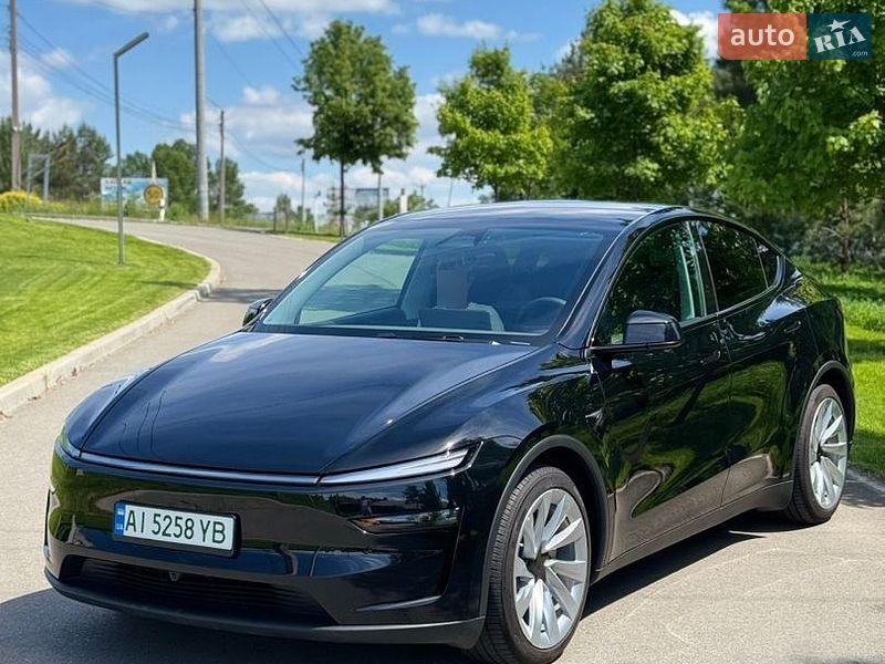 Позашляховик / Кросовер Tesla Model Y 2025 в Києві