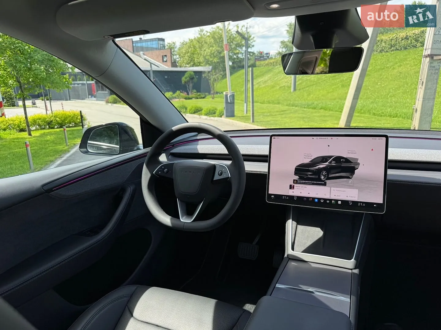 2025 Tesla Model Y - мініатюра 18
