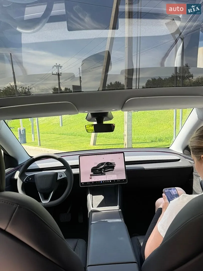 2025 Tesla Model Y - мініатюра 17