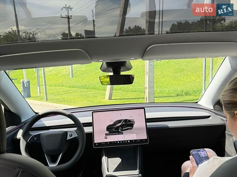 Внедорожник / Кроссовер Tesla Model Y 2025 в Киеве