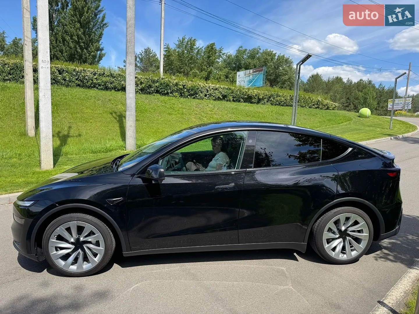 2025 Tesla Model Y - мініатюра 13