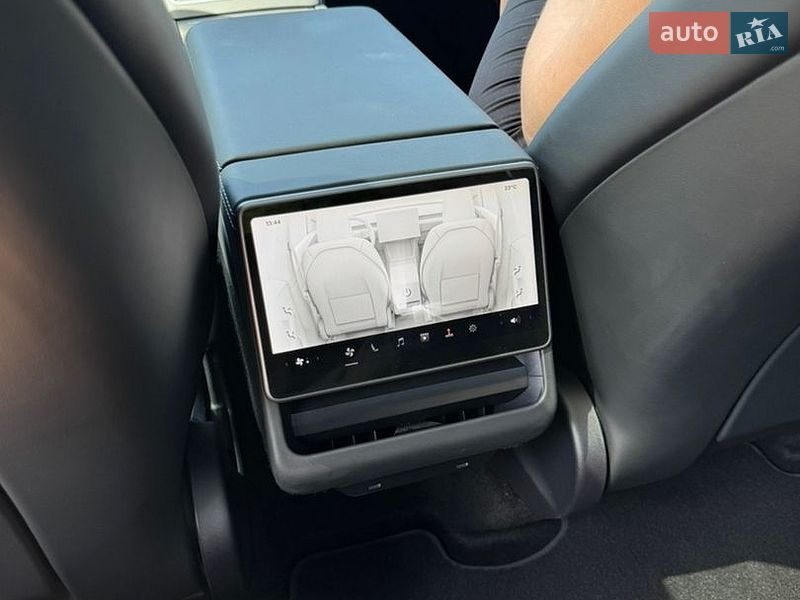 Позашляховик / Кросовер Tesla Model Y 2025 в Києві
