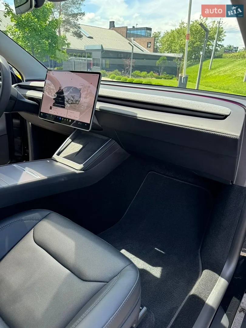 2025 Tesla Model Y - мініатюра 23