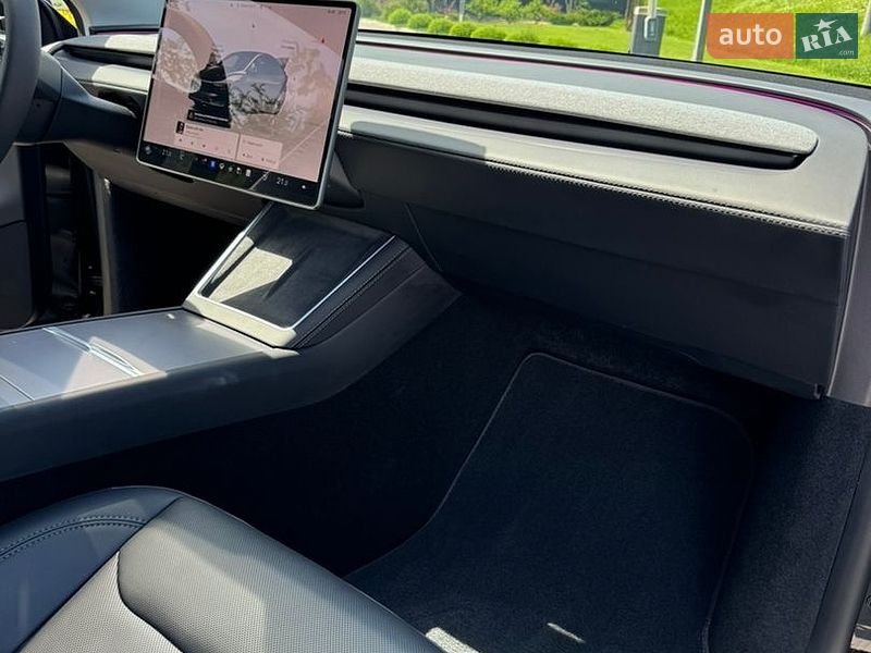 Позашляховик / Кросовер Tesla Model Y 2025 в Києві