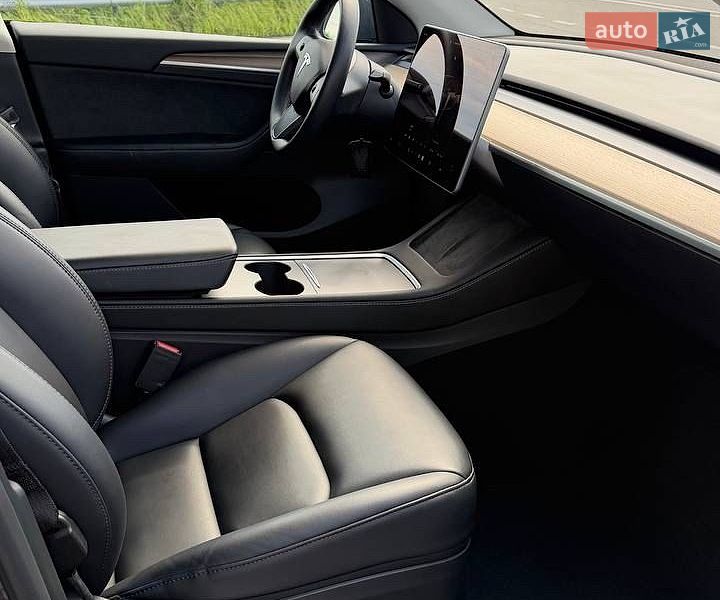 Внедорожник / Кроссовер Tesla Model Y 2023 в Киеве