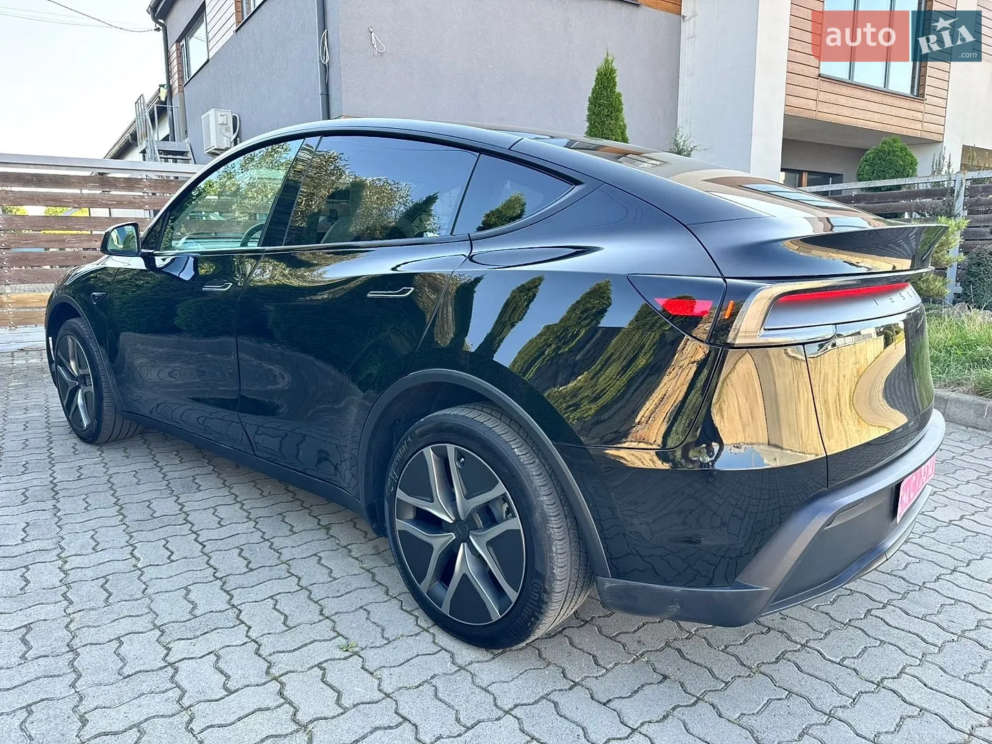 2026 Tesla Model Y - мініатюра 15