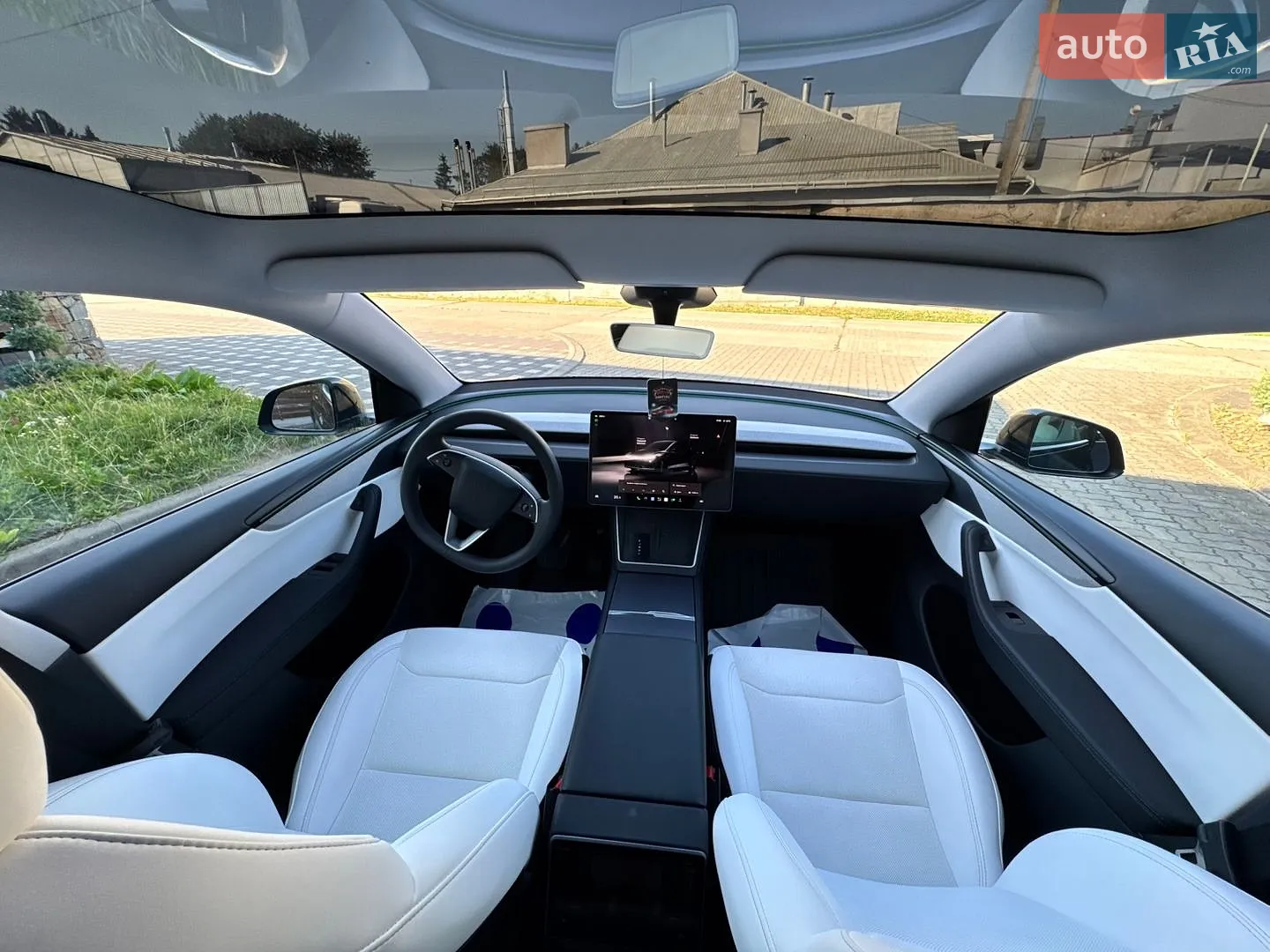 2026 Tesla Model Y - мініатюра 36