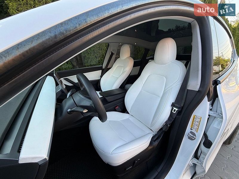 Позашляховик / Кросовер Tesla Model Y 2021 в Львові