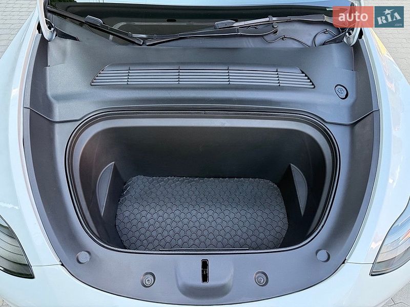 Позашляховик / Кросовер Tesla Model Y 2021 в Львові