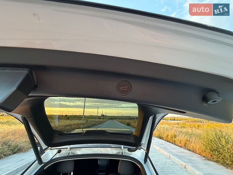 Внедорожник / Кроссовер Tesla Model Y 2021 в Ровно
