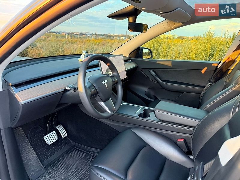 Внедорожник / Кроссовер Tesla Model Y 2021 в Ровно