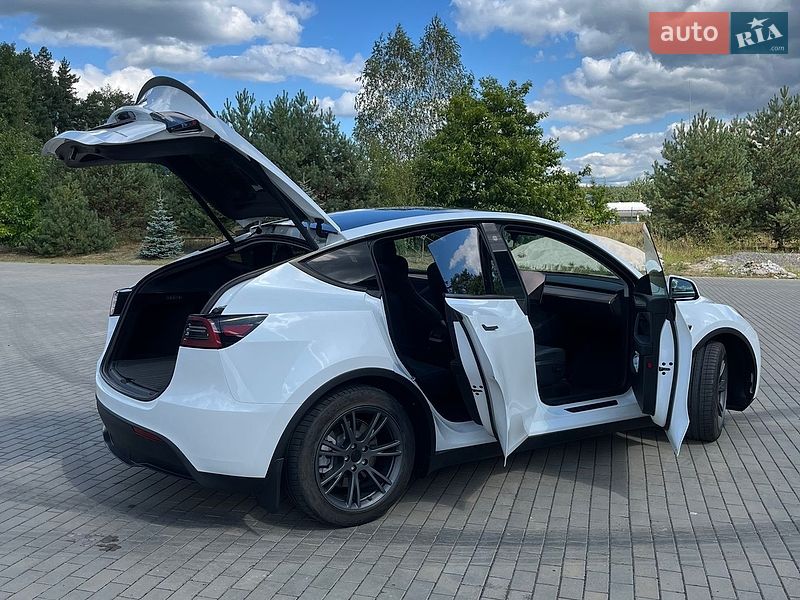 Внедорожник / Кроссовер Tesla Model Y 2022 в Костополе