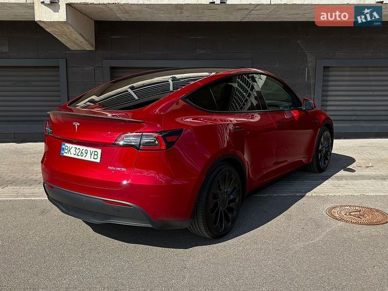 Внедорожник / Кроссовер Tesla Model Y 2024 в Киеве