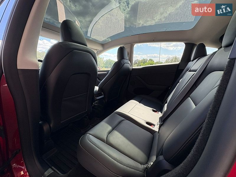 Внедорожник / Кроссовер Tesla Model Y 2024 в Киеве