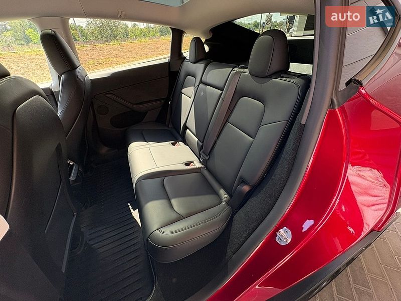 Внедорожник / Кроссовер Tesla Model Y 2024 в Киеве