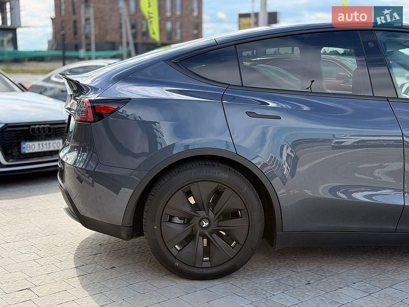 Внедорожник / Кроссовер Tesla Model Y 2023 в Львове