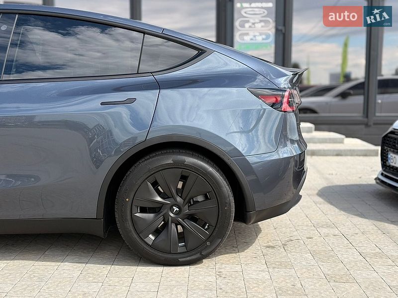 Внедорожник / Кроссовер Tesla Model Y 2023 в Львове