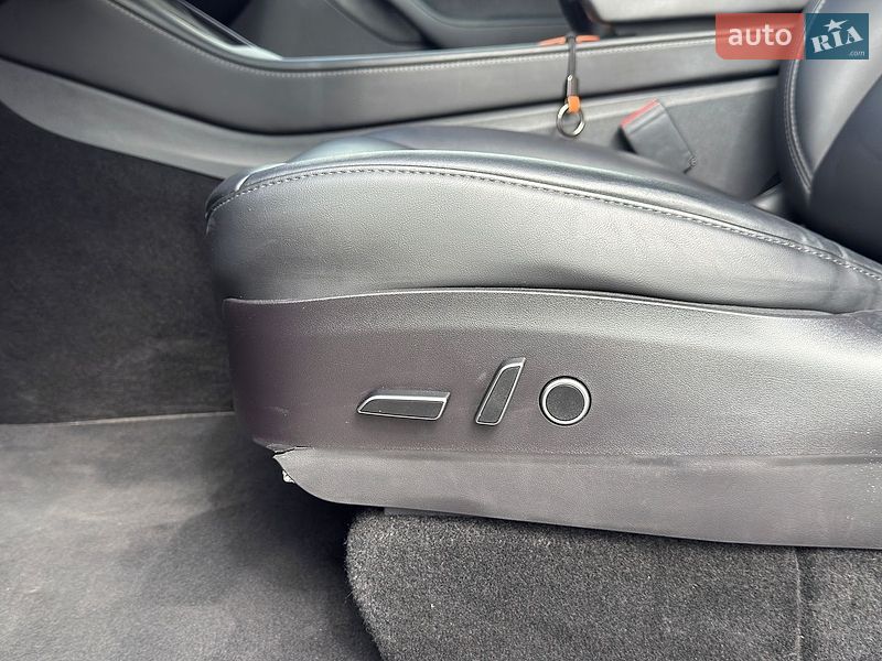 Внедорожник / Кроссовер Tesla Model Y 2023 в Львове