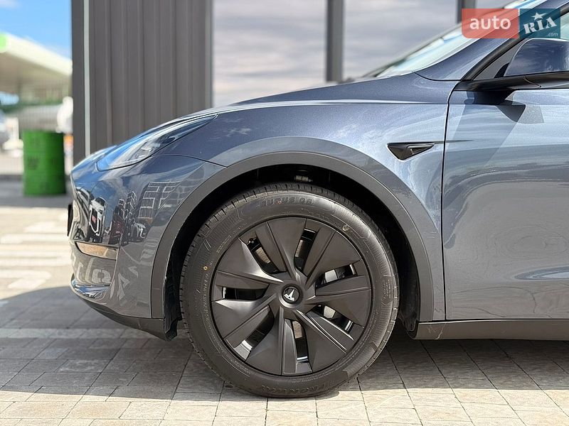 Внедорожник / Кроссовер Tesla Model Y 2023 в Львове