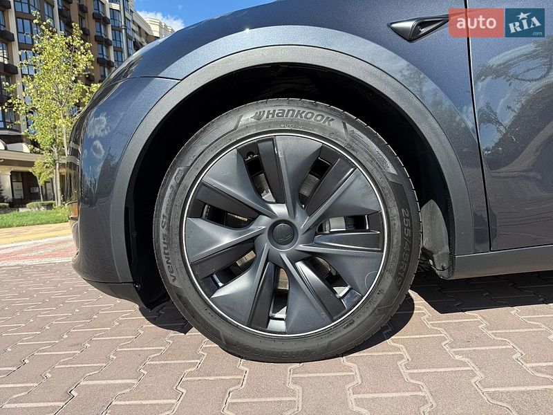 Позашляховик / Кросовер Tesla Model Y 2024 в Києві