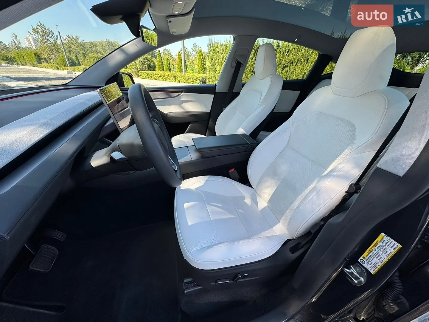 2025 Tesla Model Y - мініатюра 17