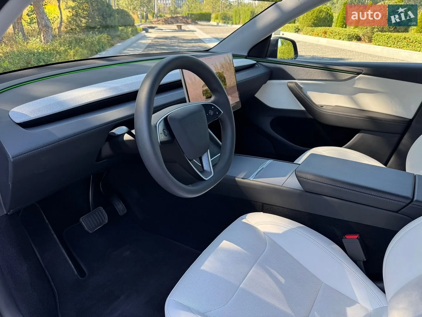 2025 Tesla Model Y - мініатюра 20