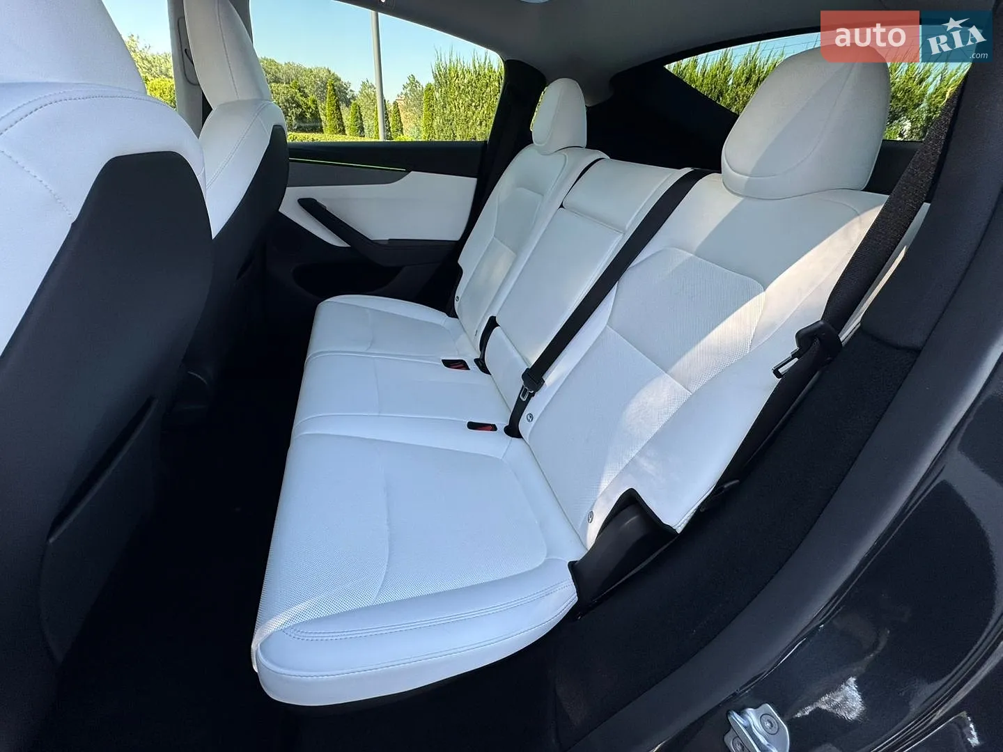 2025 Tesla Model Y - мініатюра 39