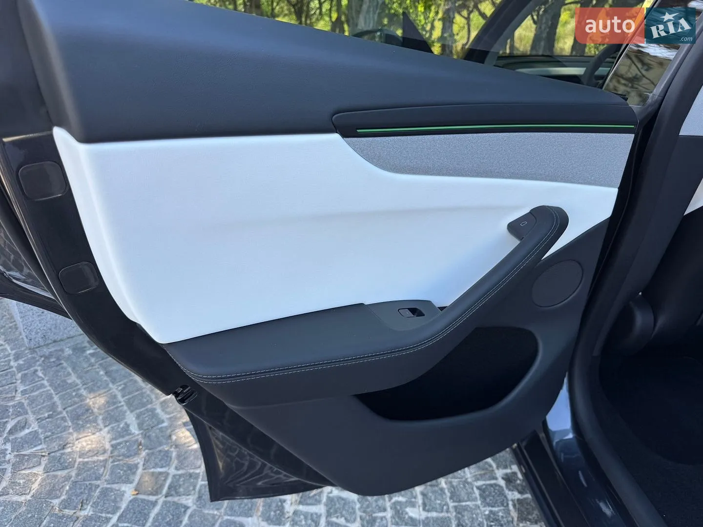 2025 Tesla Model Y - мініатюра 38