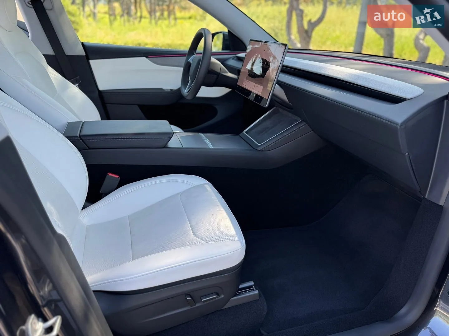 2025 Tesla Model Y - мініатюра 26