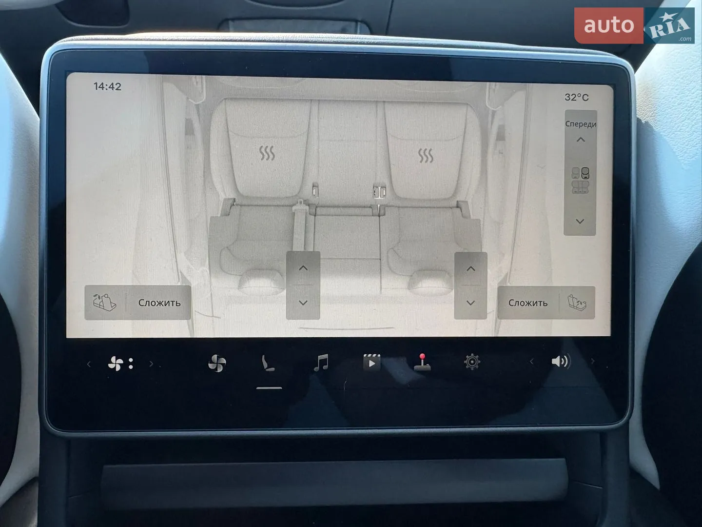 2025 Tesla Model Y - мініатюра 43