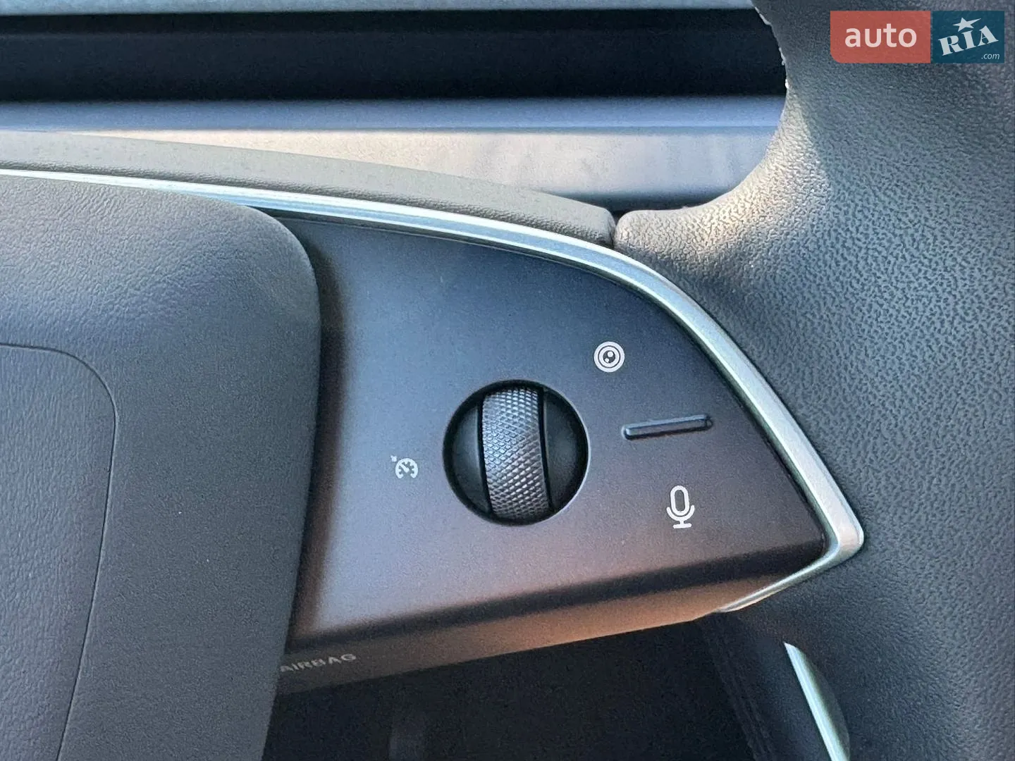 2025 Tesla Model Y - мініатюра 24