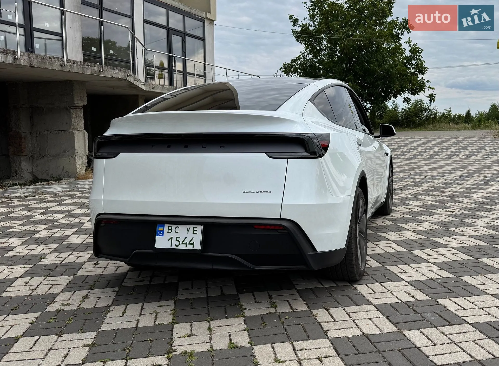 2025 Tesla Model Y - мініатюра 4