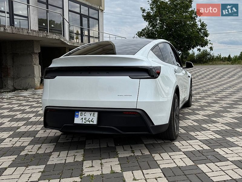 Внедорожник / Кроссовер Tesla Model Y 2025 в Львове