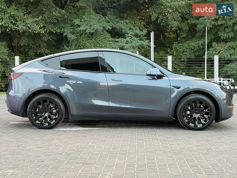 Внедорожник / Кроссовер Tesla Model Y 2020 в Киеве