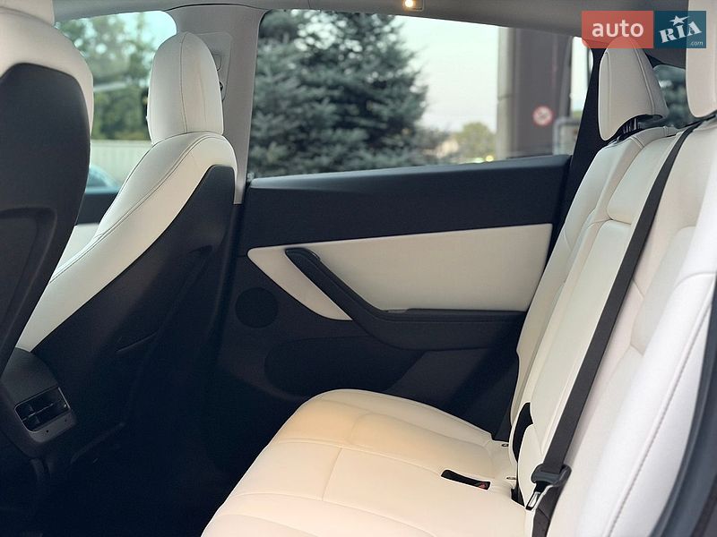 Внедорожник / Кроссовер Tesla Model Y 2020 в Киеве