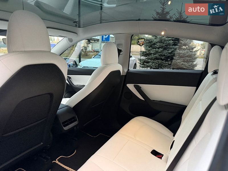 Внедорожник / Кроссовер Tesla Model Y 2020 в Киеве