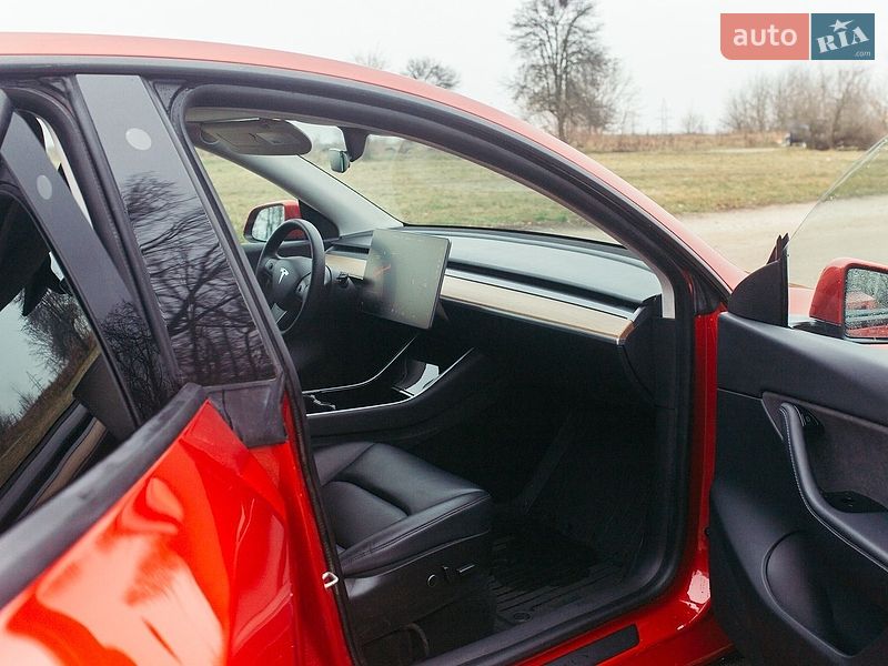 Позашляховик / Кросовер Tesla Model Y 2020 в Умані