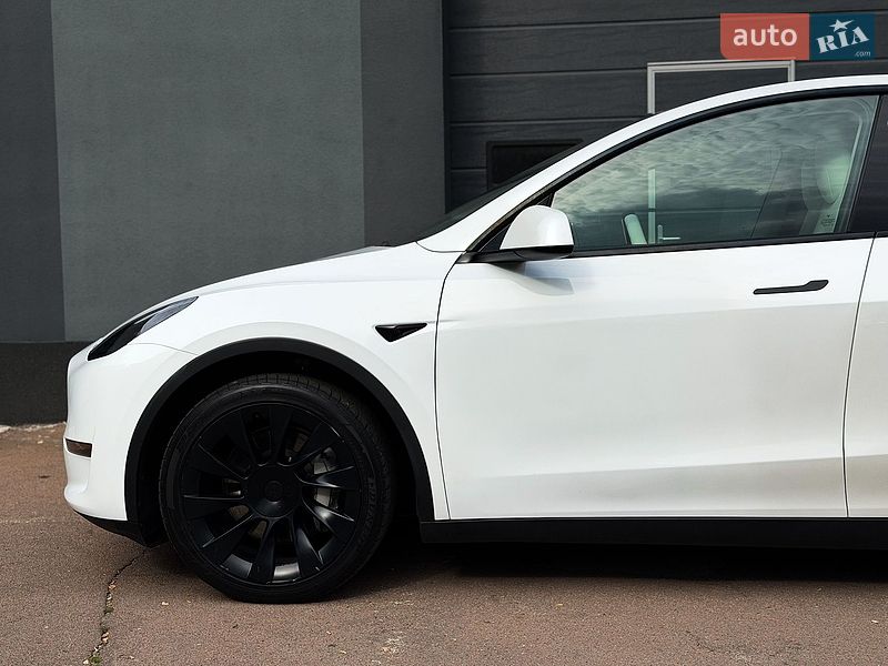Внедорожник / Кроссовер Tesla Model Y 2023 в Киеве