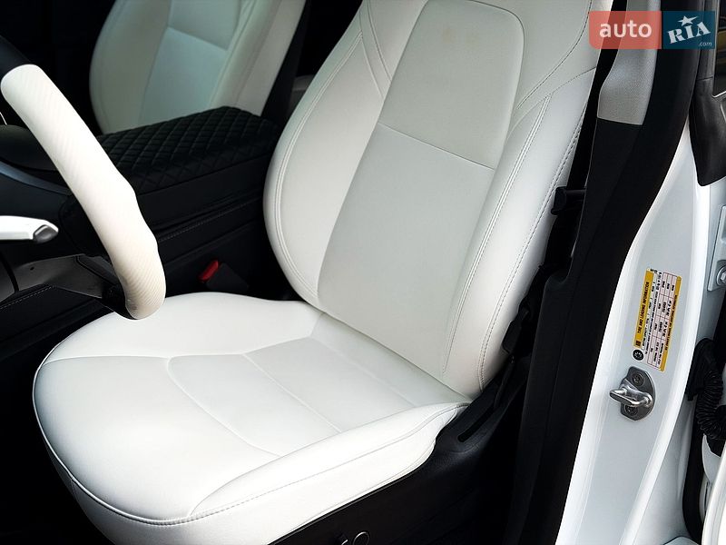 Внедорожник / Кроссовер Tesla Model Y 2023 в Киеве