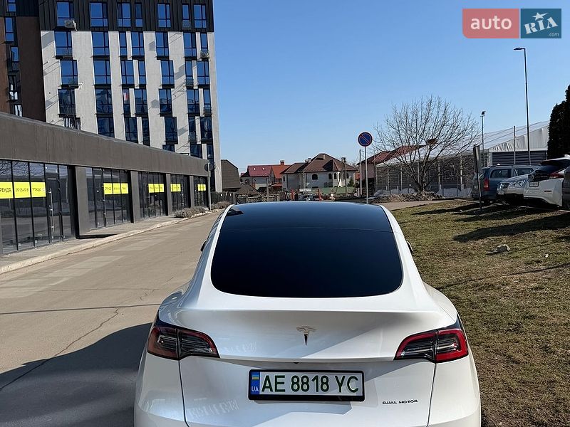 Позашляховик / Кросовер Tesla Model Y 2021 в Івано-Франківську