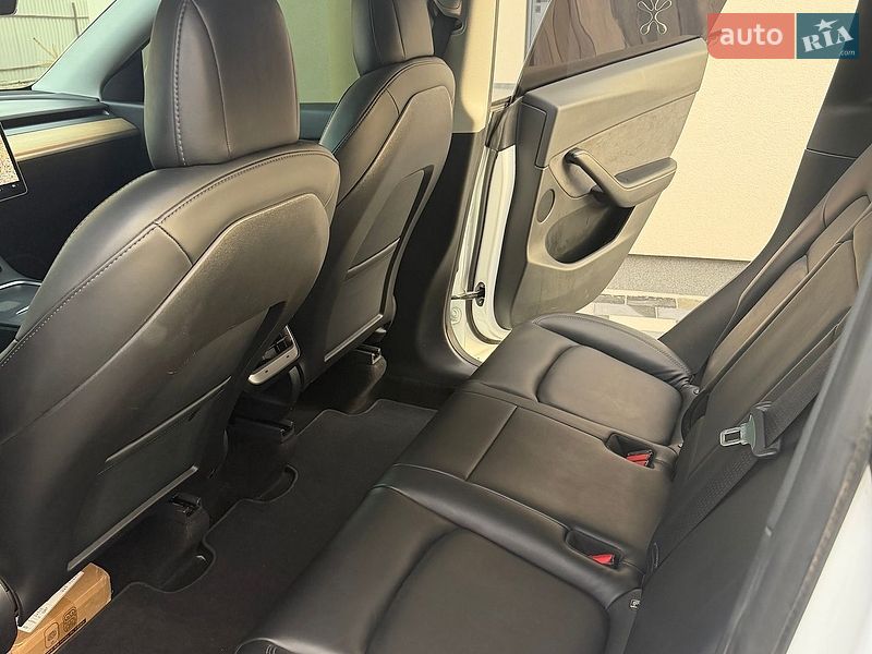 Позашляховик / Кросовер Tesla Model Y 2021 в Івано-Франківську