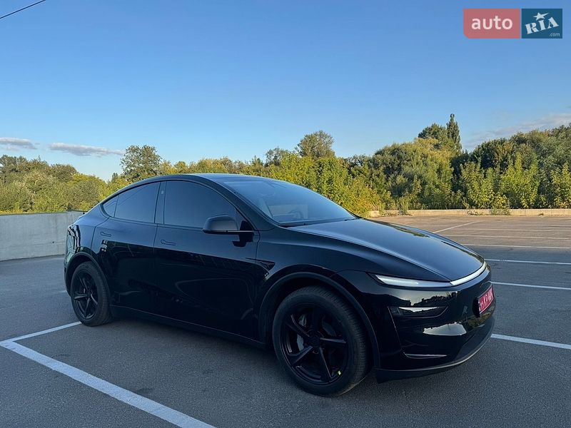 Внедорожник / Кроссовер Tesla Model Y 2025 в Ирпене