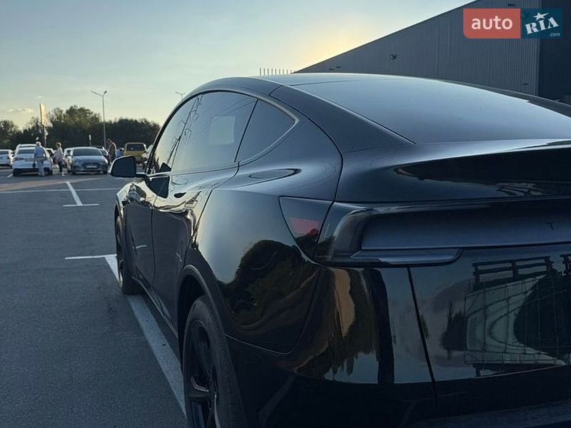 Внедорожник / Кроссовер Tesla Model Y 2025 в Ирпене
