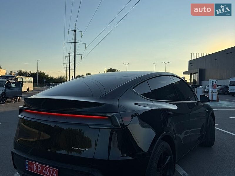 Внедорожник / Кроссовер Tesla Model Y 2025 в Ирпене
