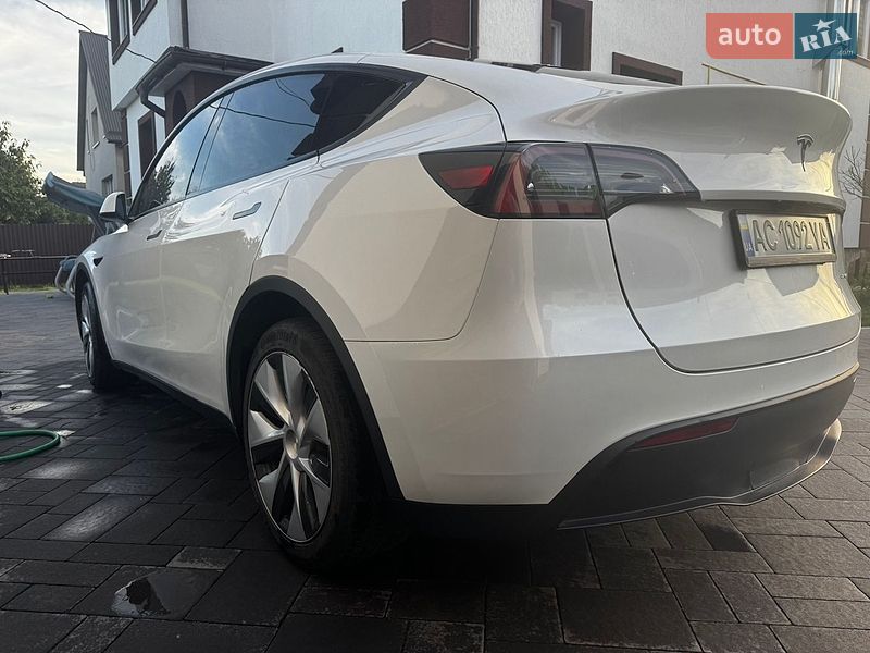 Внедорожник / Кроссовер Tesla Model Y 2023 в Нововолынске