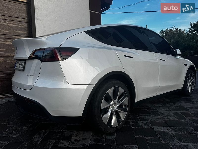 Внедорожник / Кроссовер Tesla Model Y 2023 в Нововолынске